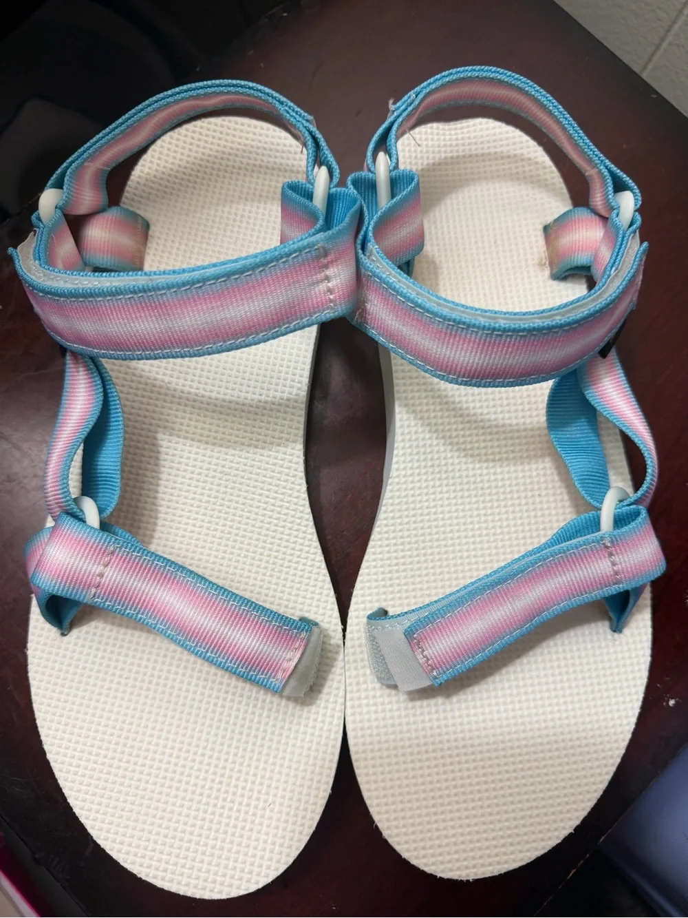 Teva Women's Teva Gradient Pink & Blue Strap Sandals size 9